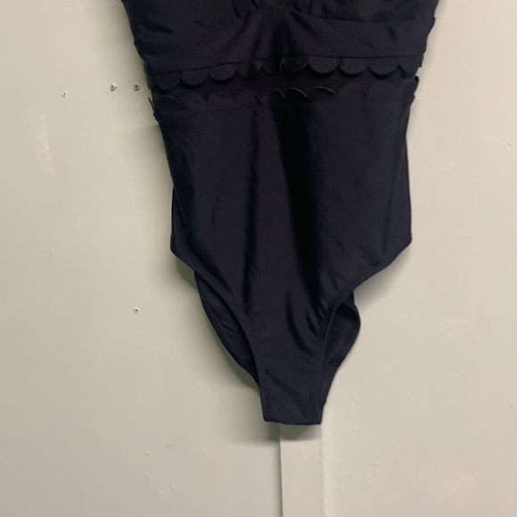 CUPSHE Women's One Piece Swimsuit V Neck Scalloped Trim Mesh Wide Strap - Picture 3 of 8
